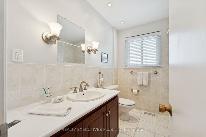 Photo 12 at 23 Helmsdale Crescent, Clairville, Toronto
