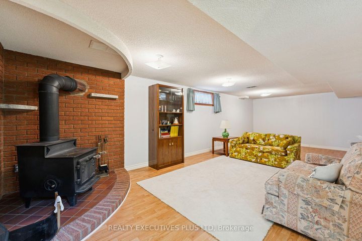 Photo 14 at 23 Helmsdale Crescent, Clairville, Toronto