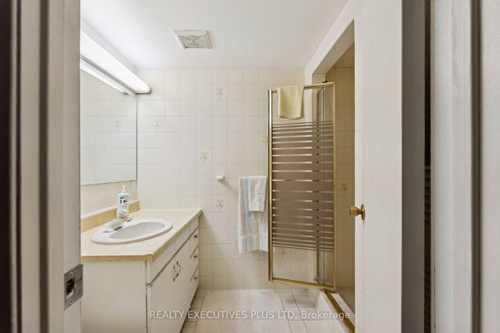 Photo 16 at 23 Helmsdale Crescent, Clairville, Toronto