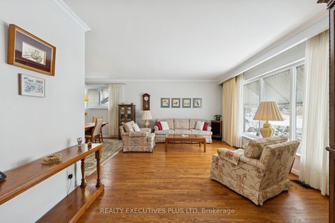 Photo 3 at 23 Helmsdale Crescent, Clairville, Toronto