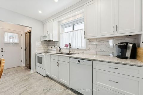 Photo 6 at 23 Helmsdale Crescent, Clairville, Toronto