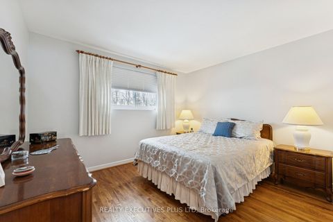 Photo 7 at 23 Helmsdale Crescent, Clairville, Toronto