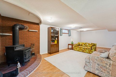 Photo 14 at 23 Helmsdale Crescent, Clairville, Toronto