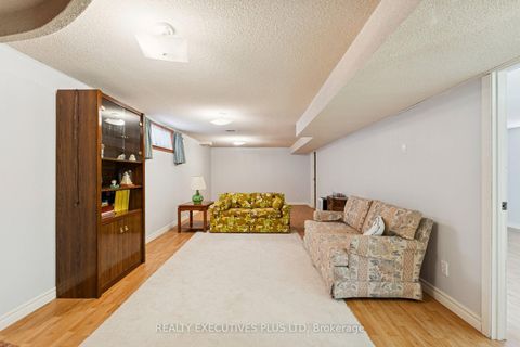 Photo 15 at 23 Helmsdale Crescent, Clairville, Toronto