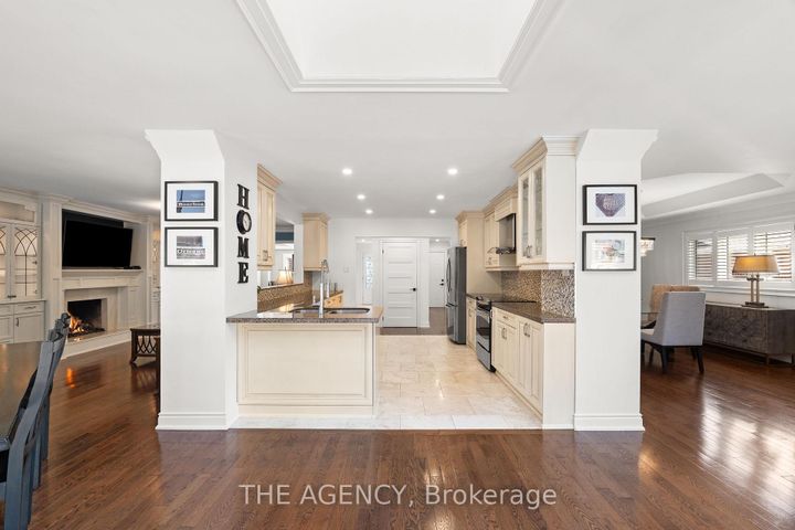 Photo 10 at 7 Stonegate Drive, Snelgrove, Brampton