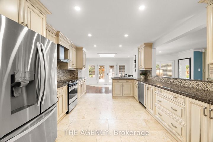 Photo 11 at 7 Stonegate Drive, Snelgrove, Brampton