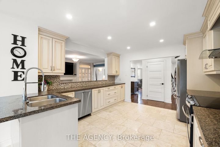 Photo 12 at 7 Stonegate Drive, Snelgrove, Brampton