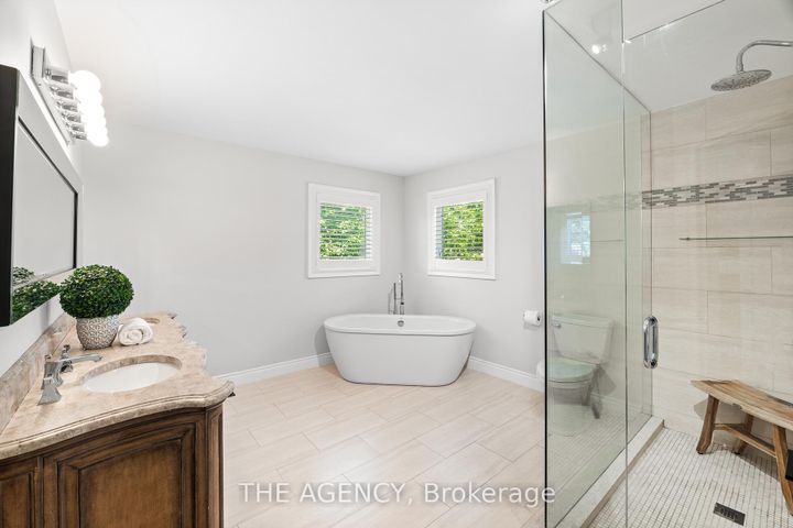 Photo 17 at 7 Stonegate Drive, Snelgrove, Brampton