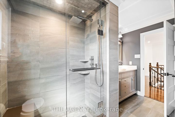 Photo 25 at 7 Stonegate Drive, Snelgrove, Brampton