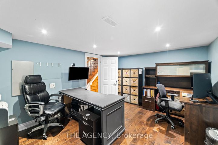 Photo 33 at 7 Stonegate Drive, Snelgrove, Brampton