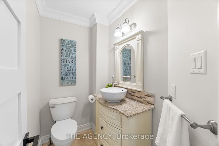 Photo 38 at 7 Stonegate Drive, Snelgrove, Brampton