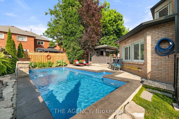 Photo 40 at 7 Stonegate Drive, Snelgrove, Brampton