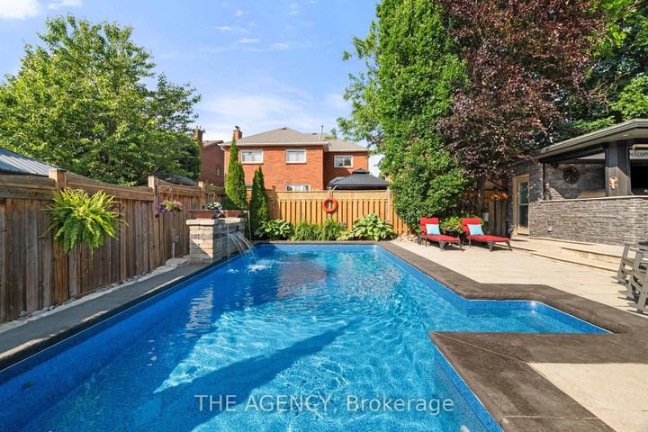 Photo 41 at 7 Stonegate Drive, Snelgrove, Brampton