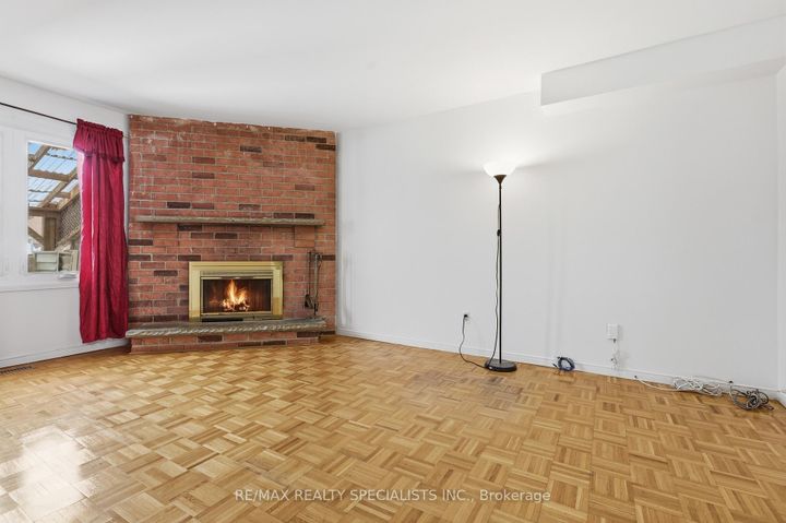 Photo 10 at 162 Major William Sharpe Drive, Northwood Park, Brampton