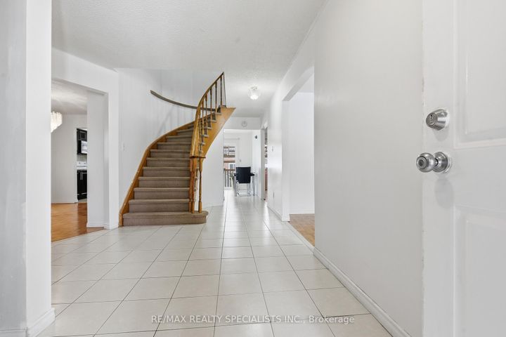 Photo 11 at 162 Major William Sharpe Drive, Northwood Park, Brampton
