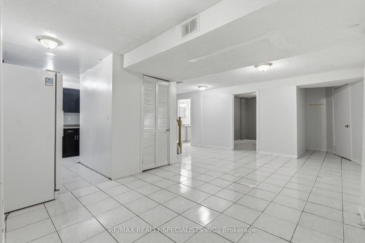 Photo 19 at 162 Major William Sharpe Drive, Northwood Park, Brampton