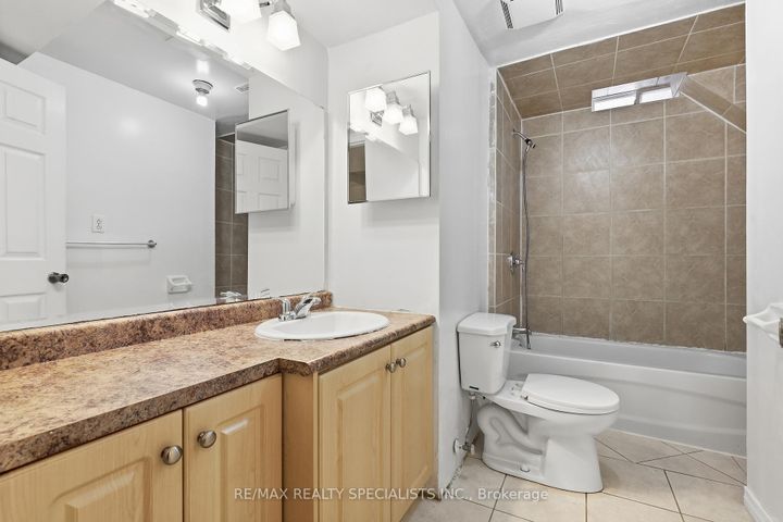 Photo 20 at 162 Major William Sharpe Drive, Northwood Park, Brampton