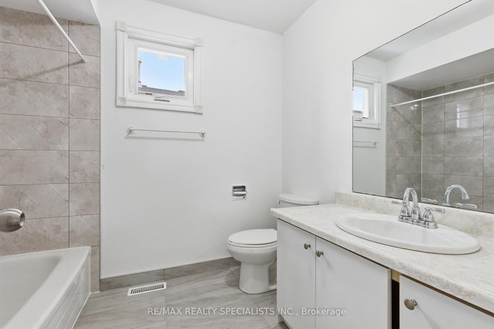 Photo 29 at 162 Major William Sharpe Drive, Northwood Park, Brampton