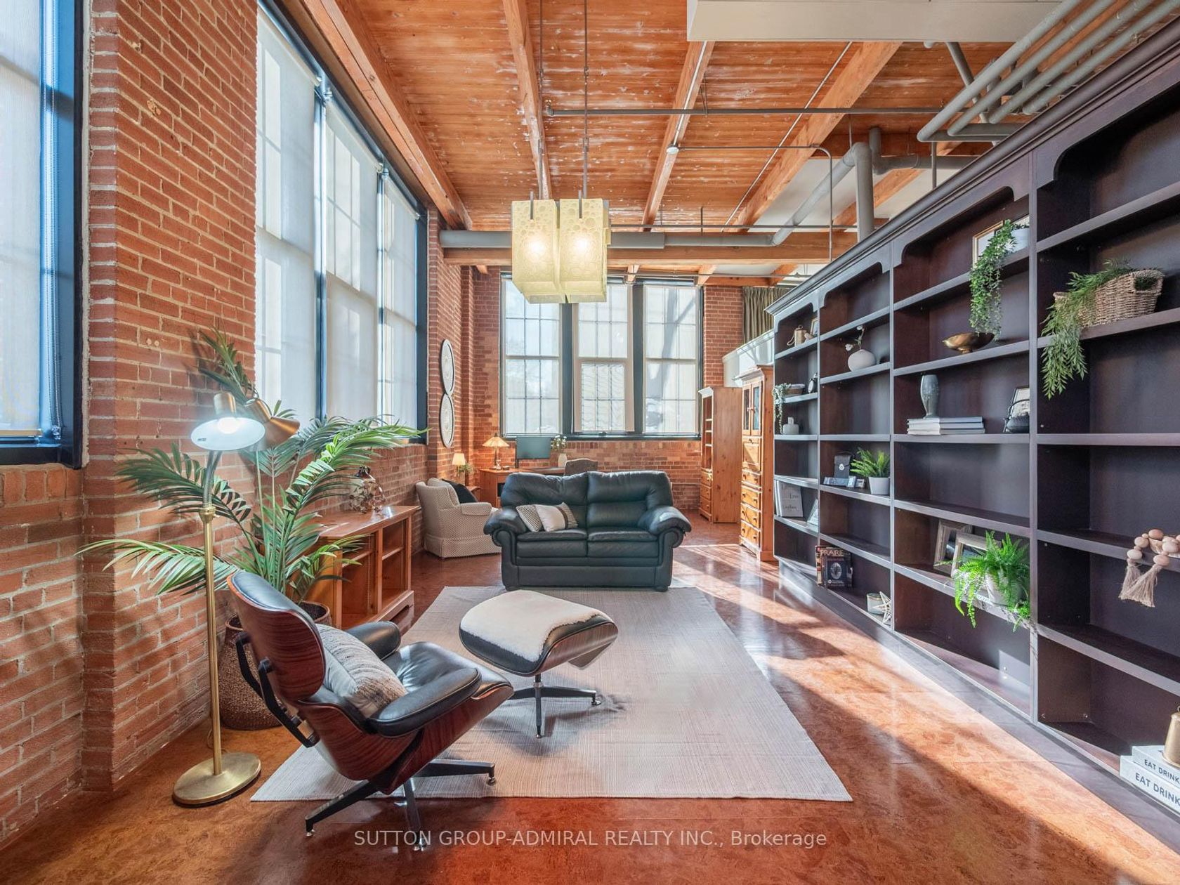 204 - 543 Timothy Street, Central Newmarket, Newmarket photo number 2