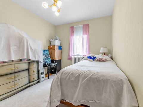 Photo 24 at 136 Cranbrooke Avenue, Lawrence Park North, Toronto