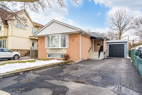 Photo 1 at 22 Dimplefield Place, West Deane, Toronto