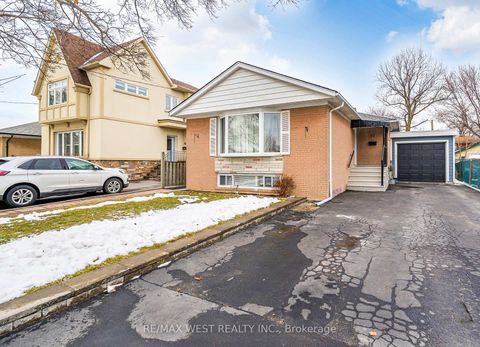 Photo 2 at 22 Dimplefield Place, West Deane, Toronto