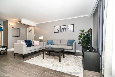 Photo 3 at 22 Dimplefield Place, West Deane, Toronto