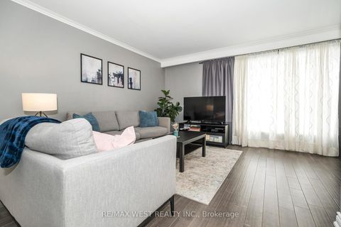 Photo 5 at 22 Dimplefield Place, West Deane, Toronto