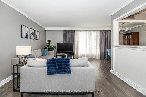 Photo 6 at 22 Dimplefield Place, West Deane, Toronto