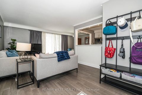 Photo 7 at 22 Dimplefield Place, West Deane, Toronto