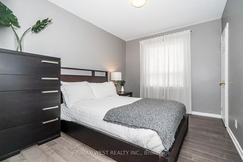 Photo 18 at 22 Dimplefield Place, West Deane, Toronto