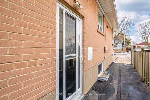 Photo 33 at 22 Dimplefield Place, West Deane, Toronto