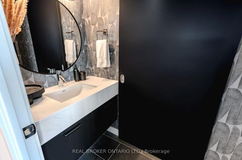 Photo 16 at Lph22 - 21 Nelson Street, Waterfront Communities C1, Toronto