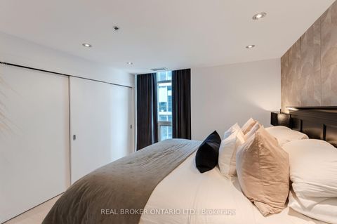 Photo 26 at Lph22 - 21 Nelson Street, Waterfront Communities C1, Toronto