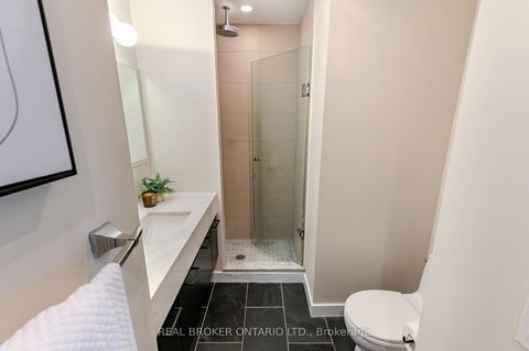 Photo 34 at Lph22 - 21 Nelson Street, Waterfront Communities C1, Toronto