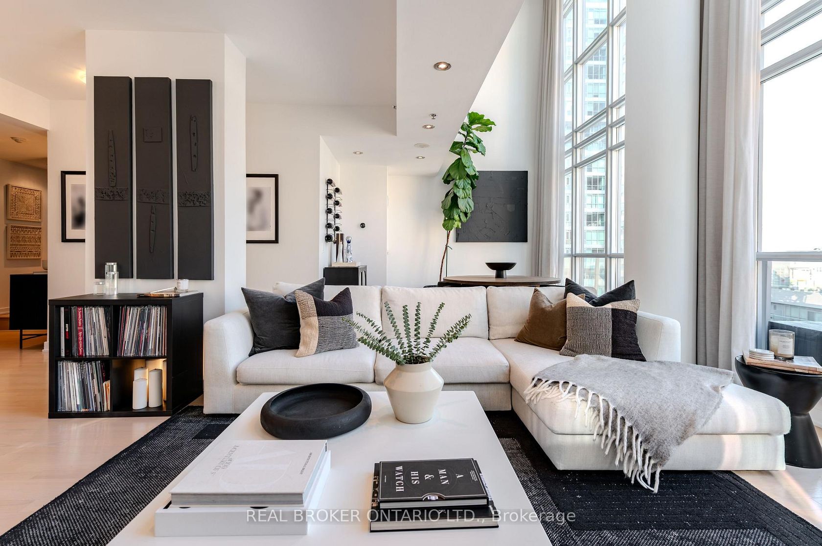 Lph22 - 21 Nelson Street, Waterfront Communities C1, Toronto 