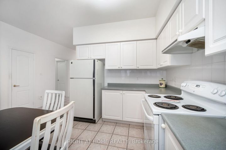 Photo 22 at 46 Woodhaven Crescent, Oak Ridges, Richmond Hill