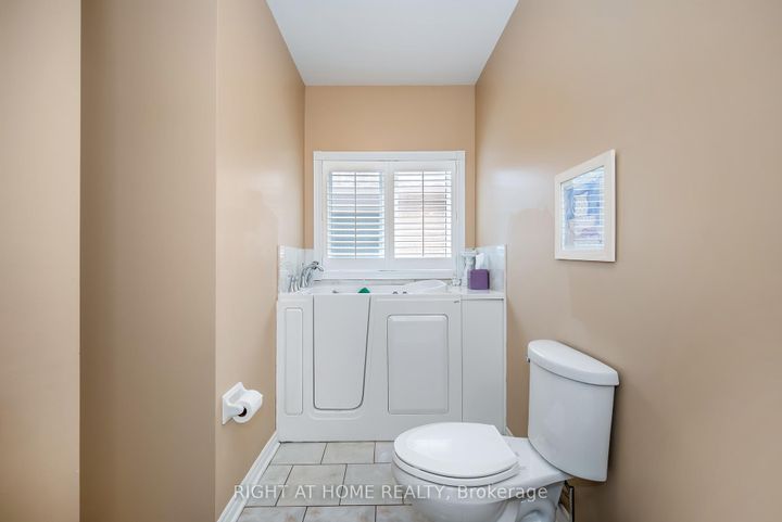 Photo 35 at 46 Woodhaven Crescent, Oak Ridges, Richmond Hill