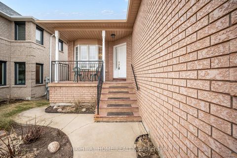 Photo 3 at 46 Woodhaven Crescent, Oak Ridges, Richmond Hill