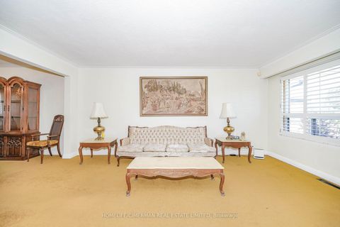 Photo 3 at 28 Renshaw Street, CFB, Toronto