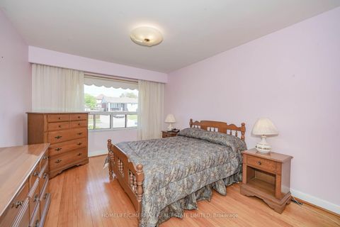 Photo 6 at 28 Renshaw Street, CFB, Toronto