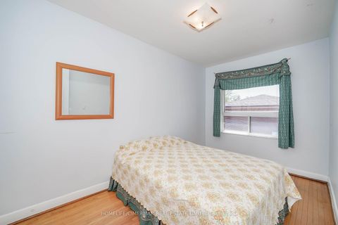 Photo 7 at 28 Renshaw Street, CFB, Toronto