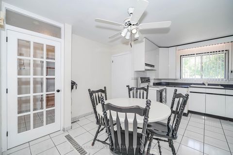 Photo 9 at 28 Renshaw Street, CFB, Toronto