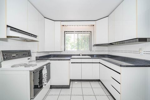 Photo 10 at 28 Renshaw Street, CFB, Toronto