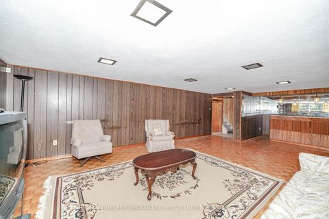 Photo 11 at 28 Renshaw Street, CFB, Toronto