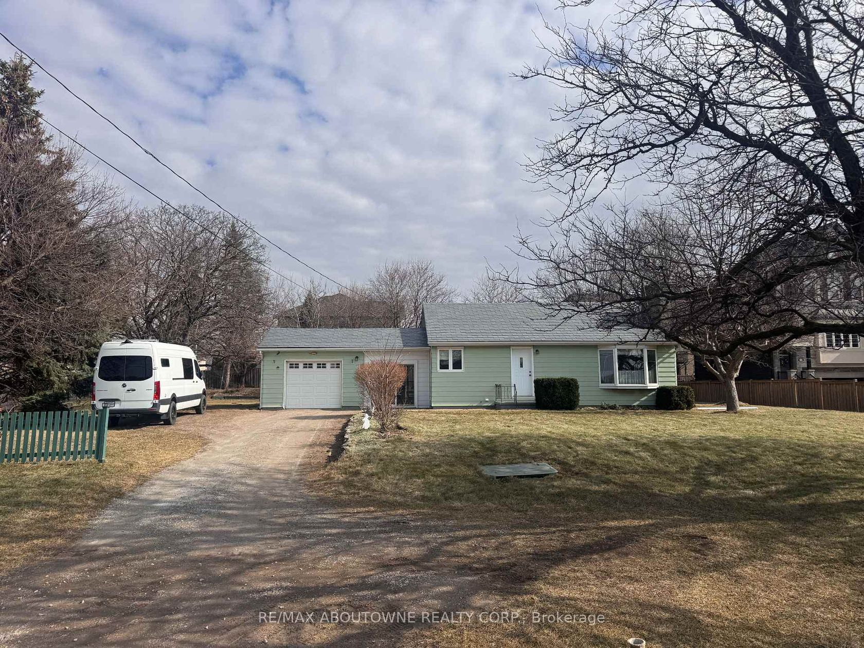 2317 Khalsa Gate, WM Westmount, Oakville by Loree Meneguzzi Real Estate 2317 Khalsa Gate, WM Westmount, Oakville