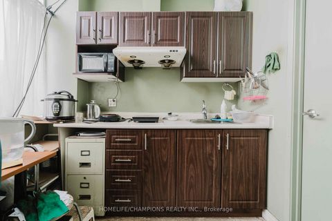 Photo 5 at 12 - 2835 Markham Road, Rouge E11, Toronto