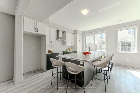 Photo 2 at 5 Amsterdam Drive, Shore, Barrie