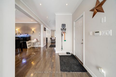 Photo 3 at 22 Northern Dancer Drive, Windfields, Oshawa