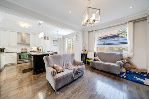 Photo 13 at 22 Northern Dancer Drive, Windfields, Oshawa